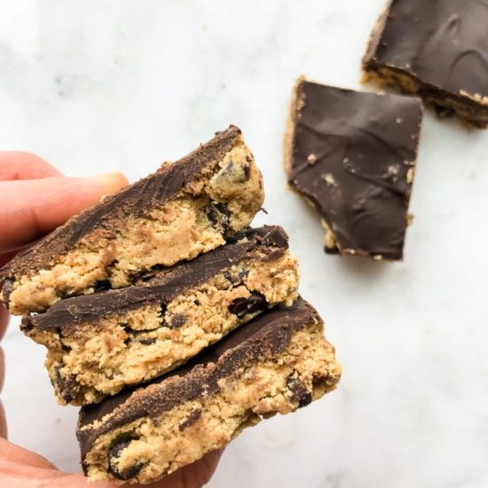 Raw Vegan Chocolate Chip Cookie Dough Bars | Living Well With Nic