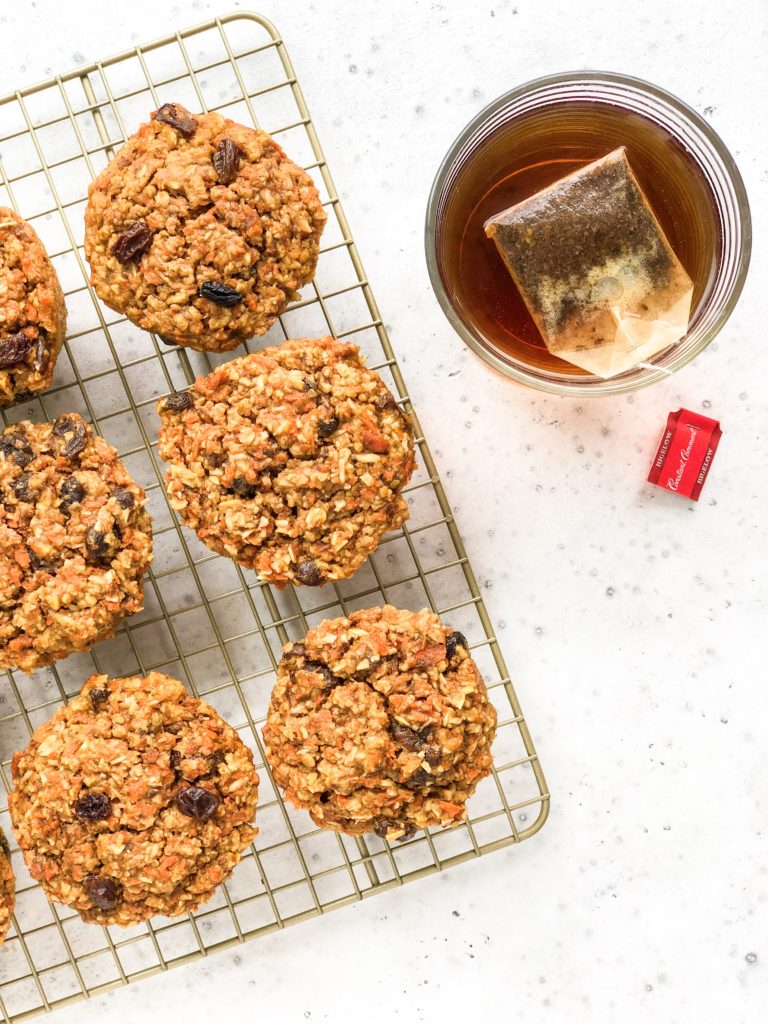 muffins with tea